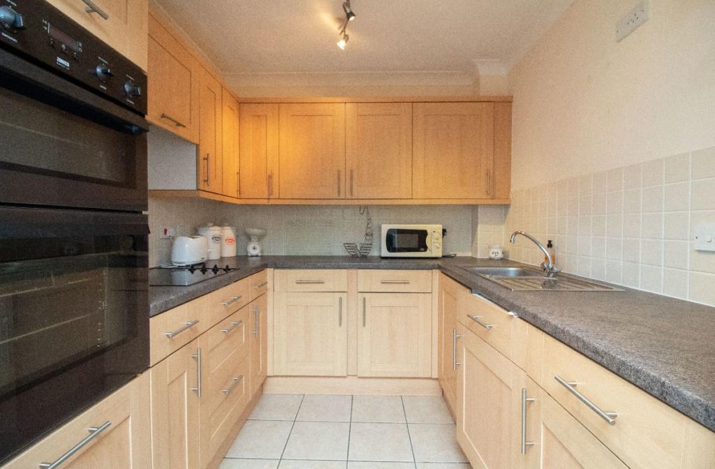 1 bedroom flat for sale in Rosecott, Havant Road, Horndean