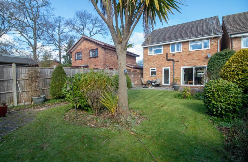 4 bedroom detached house for sale in Hazleton Way, Horndean, PO8 9EB, PO8