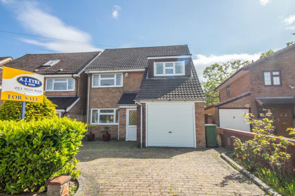 4 bedroom detached house for sale in Hazleton Way, Horndean, PO8 9EB, PO8