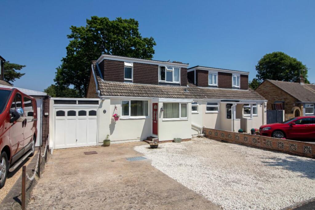 3 bedroom semidetached bungalow for sale in Silverdale Drive