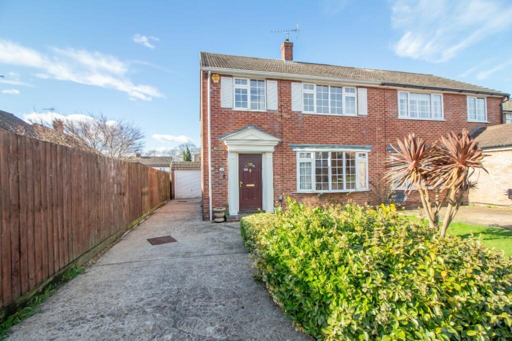3 bedroom semidetached house for sale in Roundway, Waterlooville, PO7