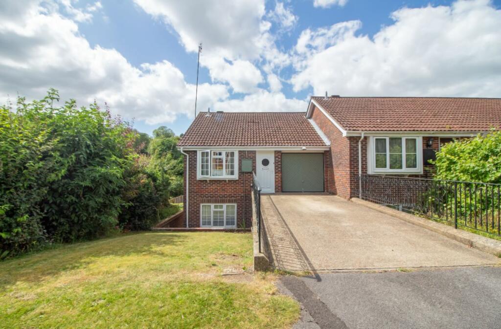 4 bedroom terraced house for sale in Eskdale Close, Horndean, PO8 0DJ, PO8