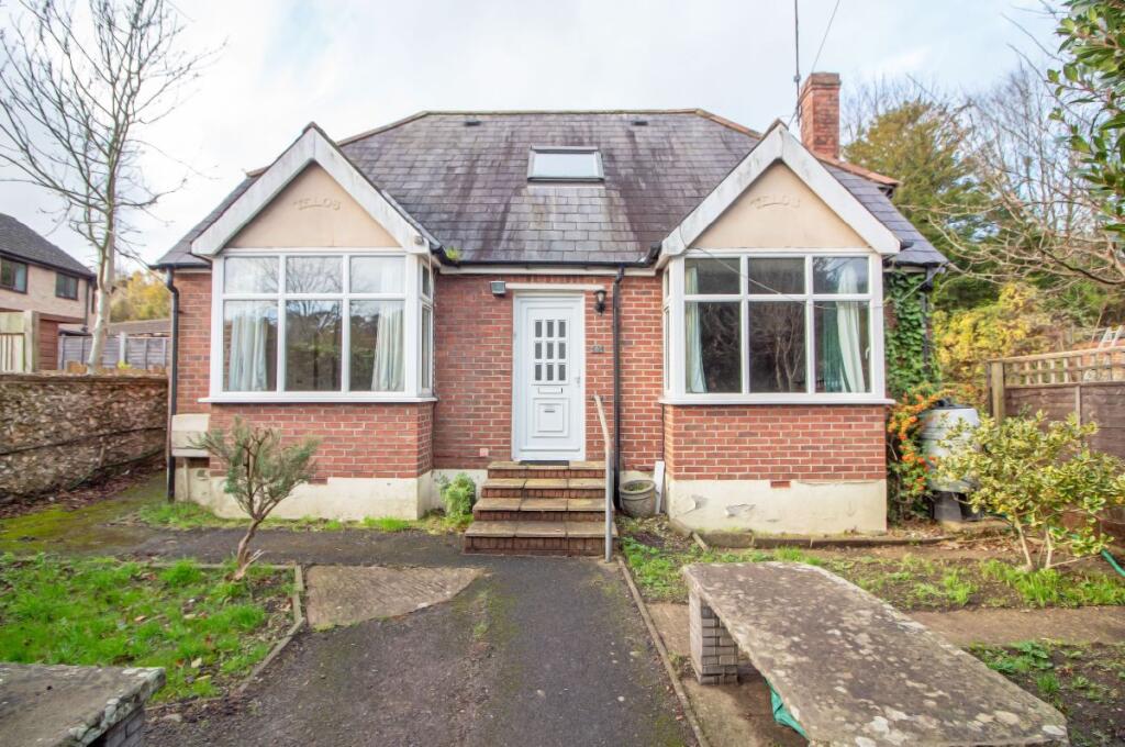 Main image of property: London Road, Horndean, PO8 0BW