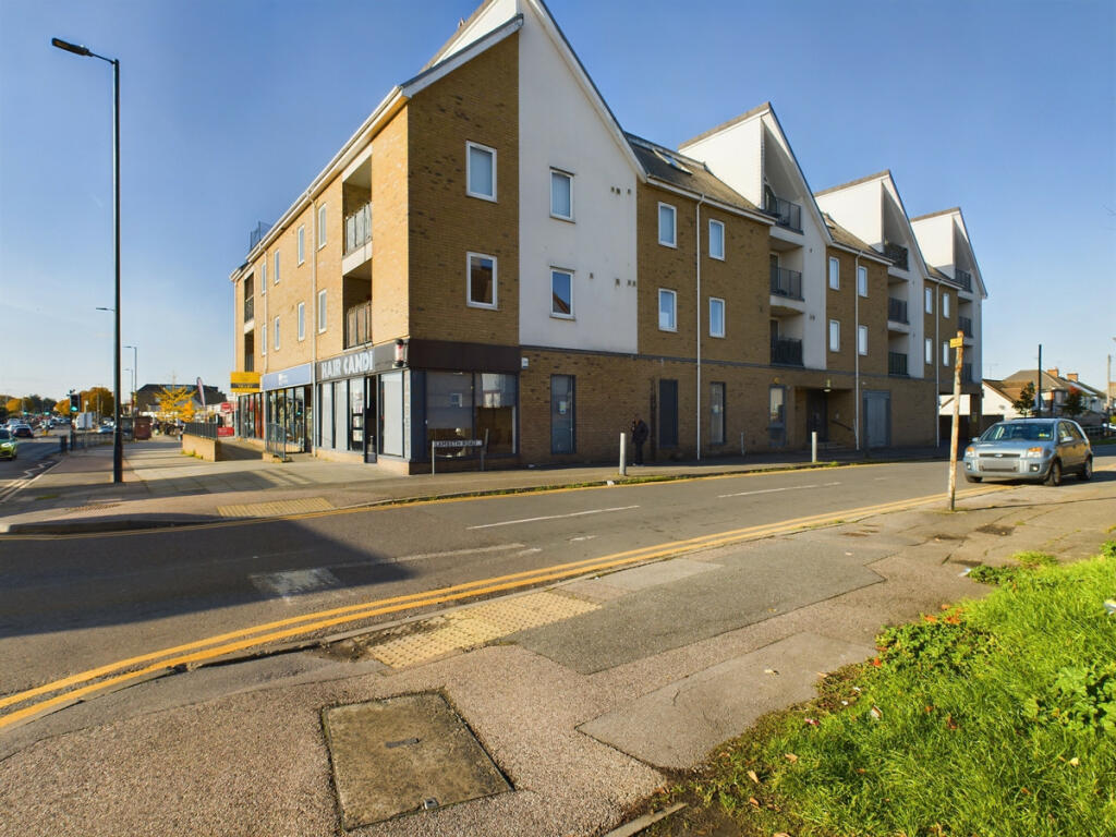 2 Bedroom Apartment For Sale In Lambeth Court Lambeth Road, Benfleet, SS7