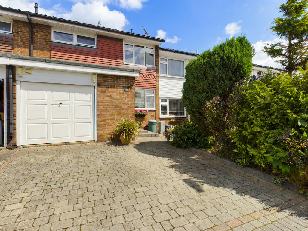 3 bedroom terraced house for sale in Grangeway, Benfleet, SS7