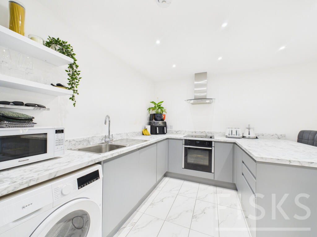 Main image of property: Halle Mews, Benfleet, SS7