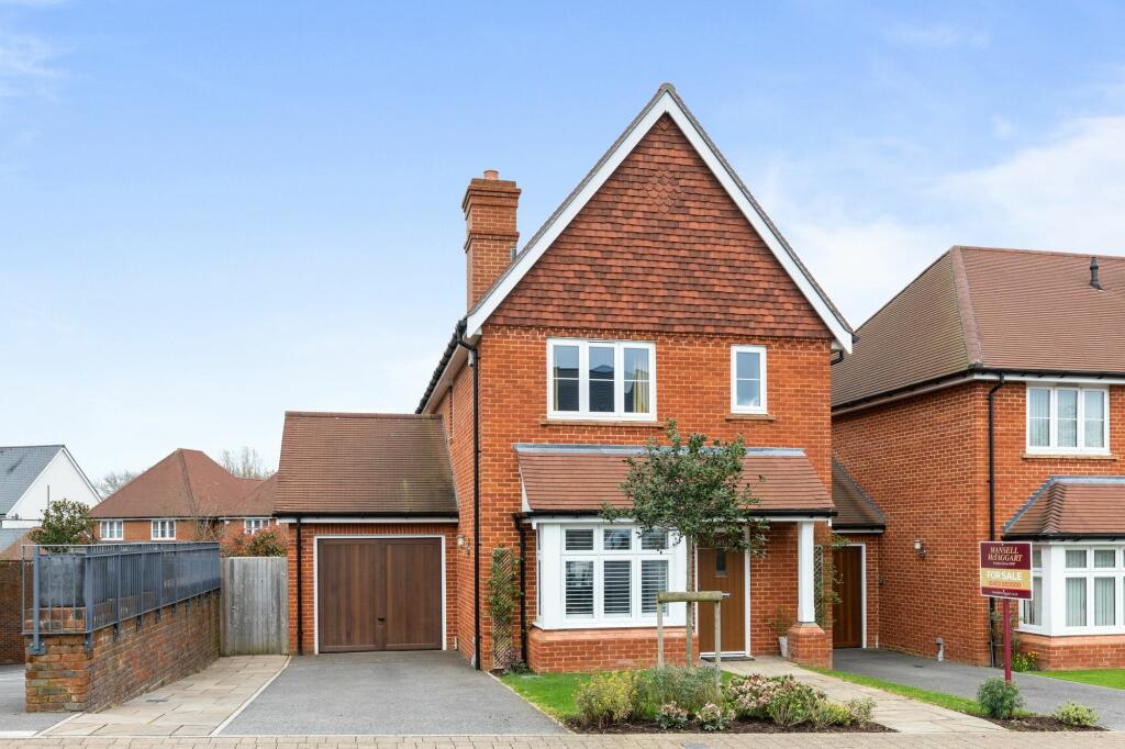 3 bedroom detached house for sale in The Boulevard, Horsham, RH12