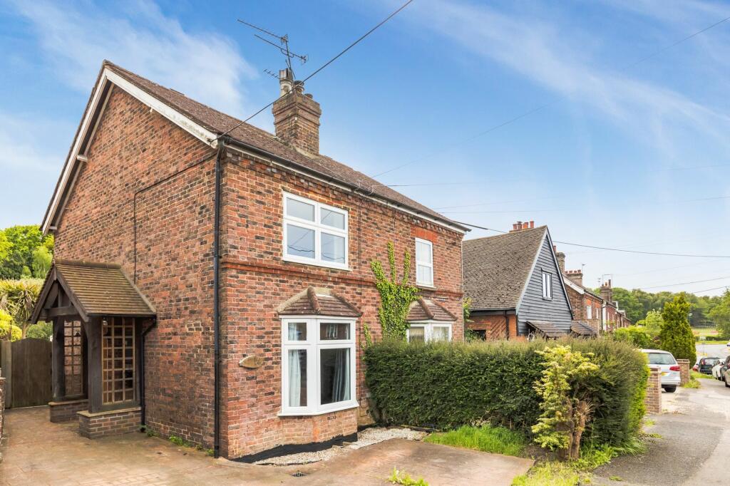 2 bedroom semidetached house for sale in Faygate Lane, Faygate, RH12