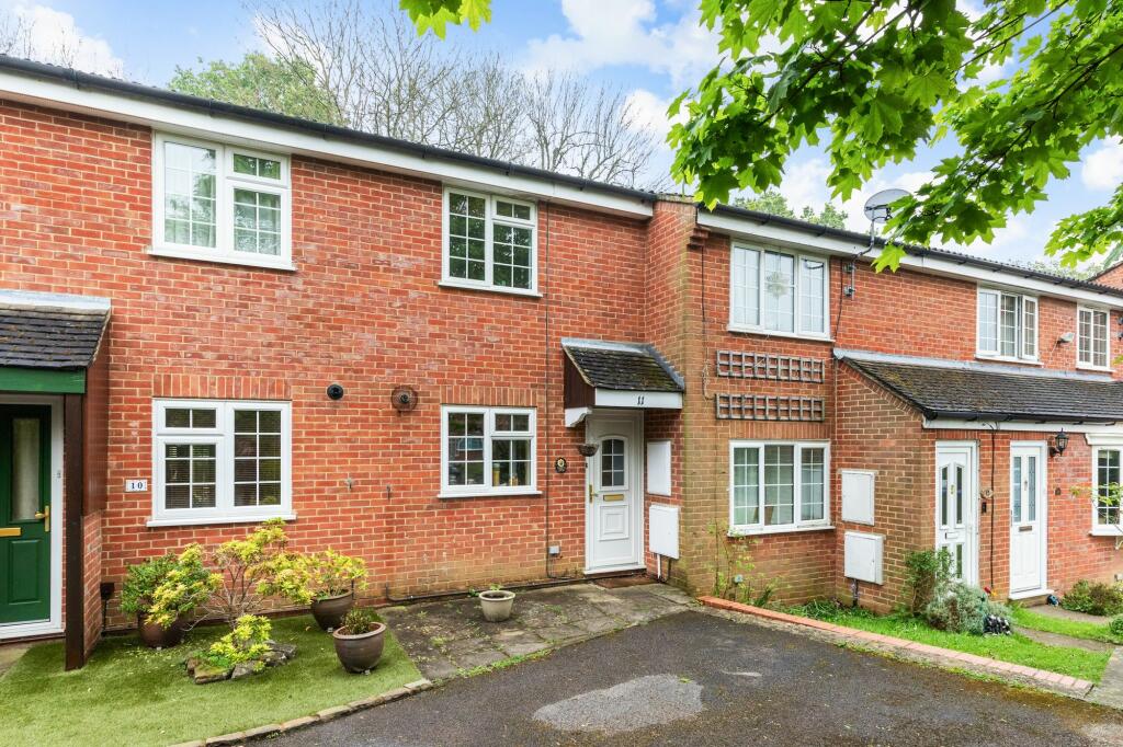 2 bedroom terraced house for sale in Woodhatch, Southwater, RH13