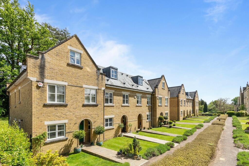 3 bedroom end of terrace house for sale in Warnham Court, Warnham, RH12