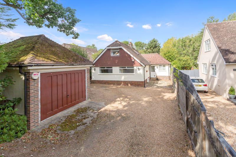 3 bedroom bungalow for sale in Pondtail Road, Horsham, West Sussex