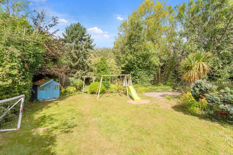3 bedroom bungalow for sale in Pondtail Road, Horsham, West Sussex