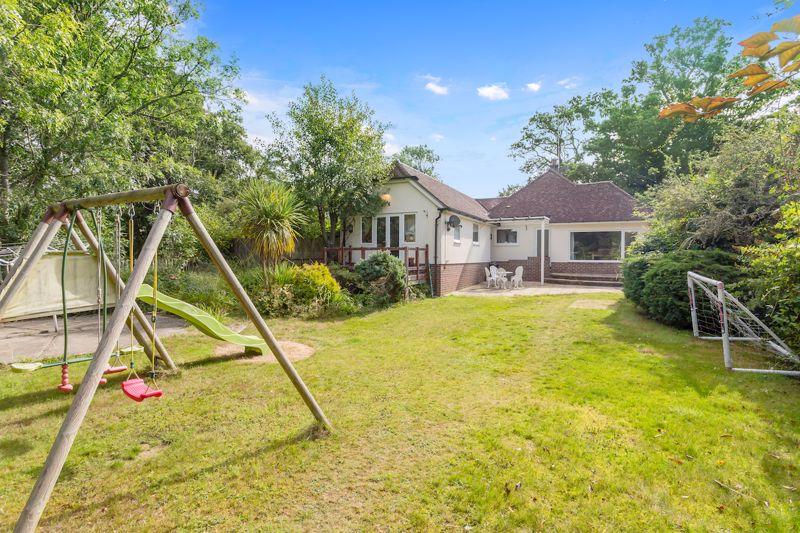 3 bedroom bungalow for sale in Pondtail Road, Horsham, West Sussex