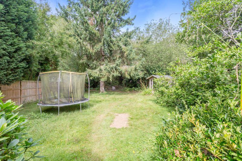 3 bedroom bungalow for sale in Pondtail Road, Horsham, West Sussex