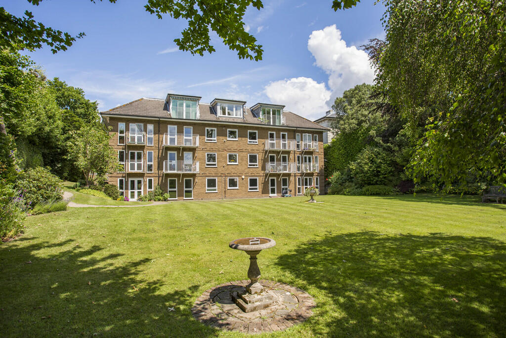 3 bedroom apartment for sale in Calverley Park Gardens, Tunbridge Wells