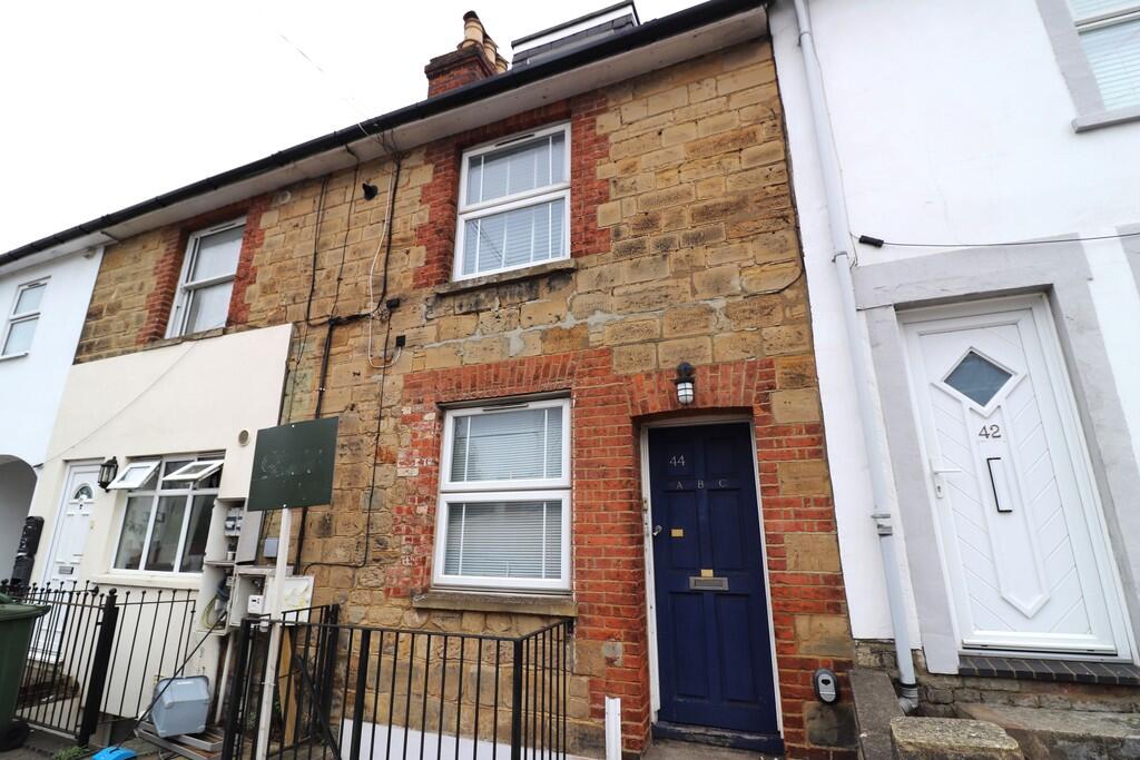 2 bedroom maisonette