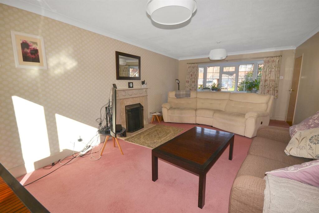 5 bedroom link detached house for sale in Meadow View, Southwell, NG25