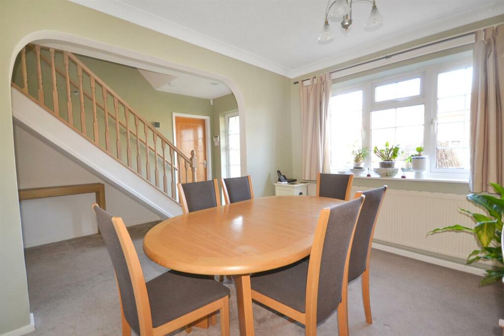 5 bedroom link detached house for sale in Meadow View, Southwell, NG25