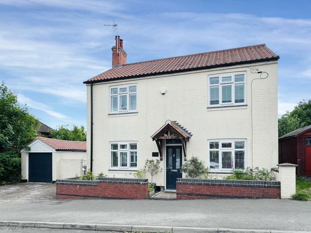 3 bedroom detached house for sale in Landseer Road, Southwell, NG25