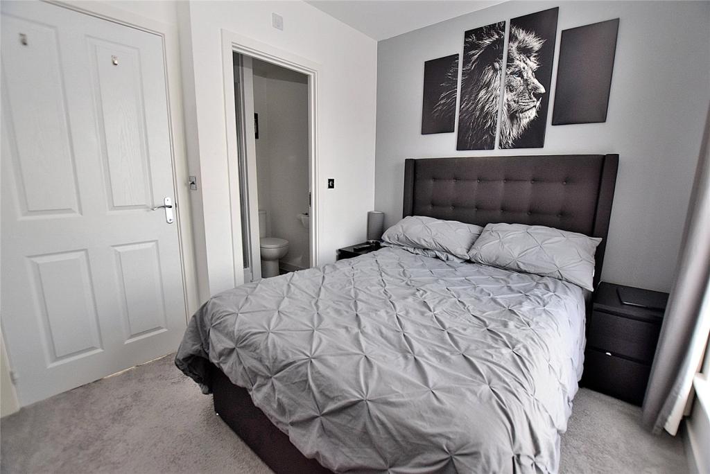 2 bedroom apartment for sale in Bagshawe Way, Dunstable, Bedfordshire, LU5