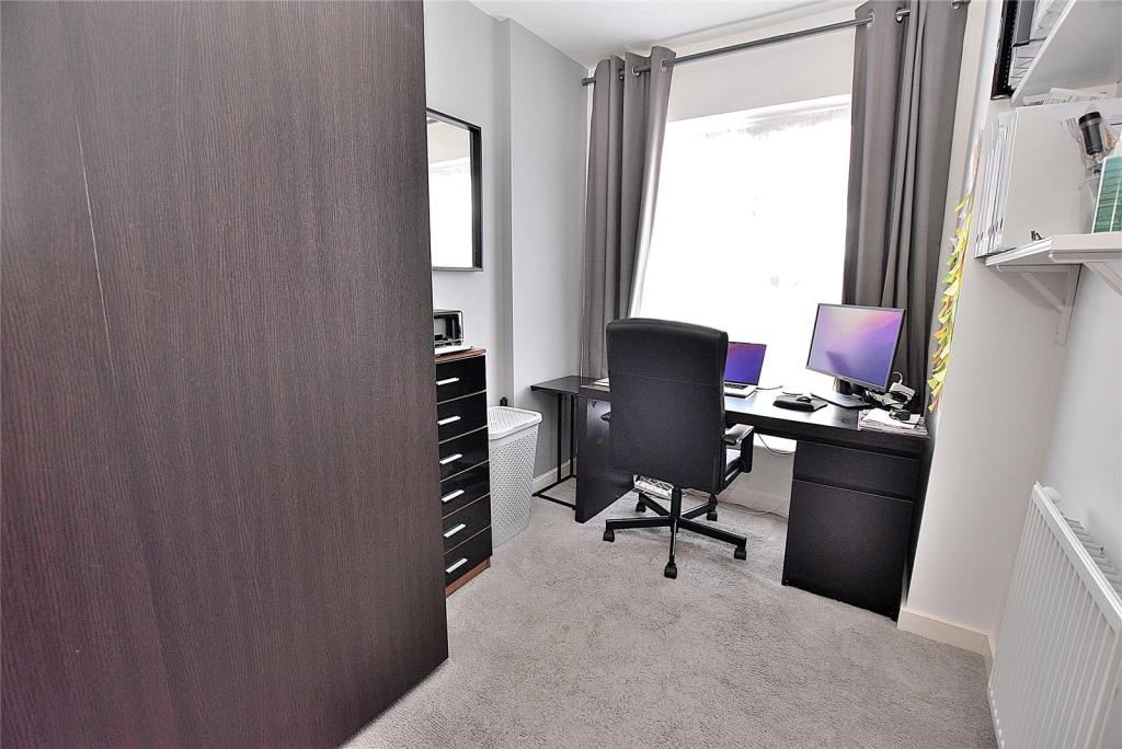 2 bedroom apartment for sale in Bagshawe Way, Dunstable, Bedfordshire, LU5