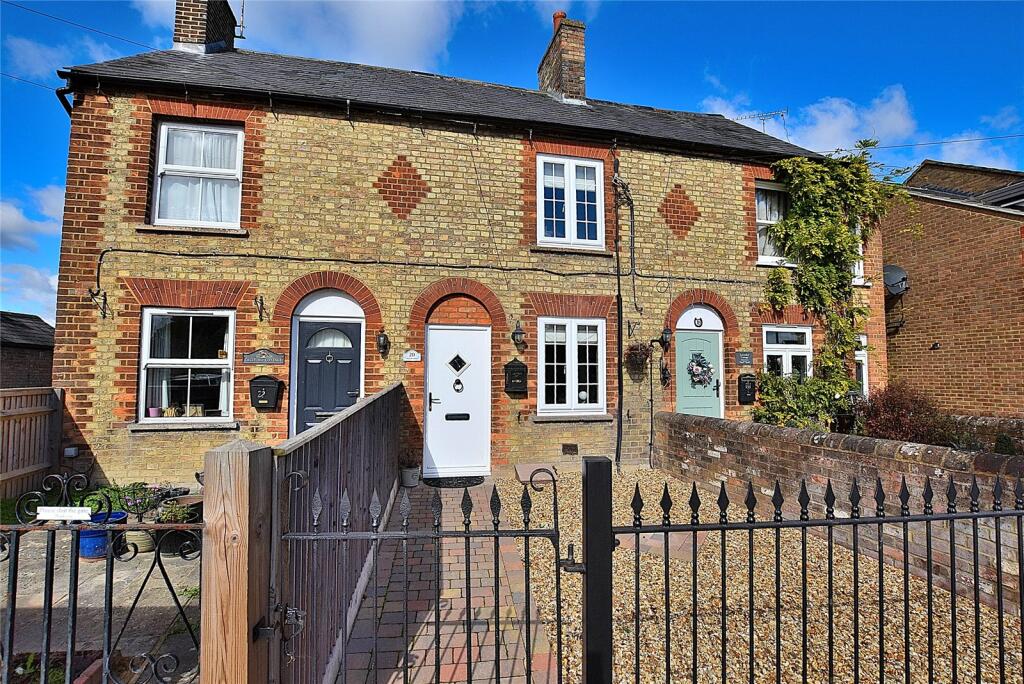 1 bedroom terraced house for sale in Church Green, Totternhoe