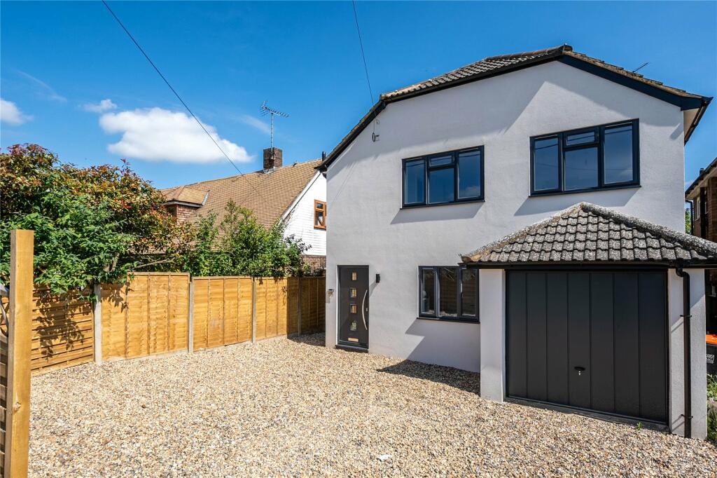 4 bedroom detached house for sale in Common Road, Kensworth