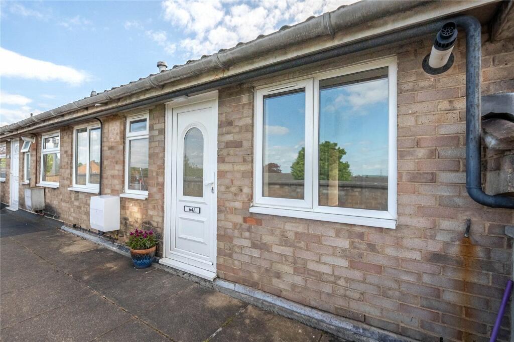 2 bedroom for sale in Langdale Road, Dunstable, Beds, LU6