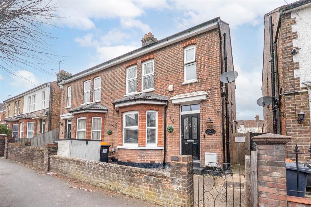 Main image of property: Clifton Road, Dunstable, Bedfordshire, LU6