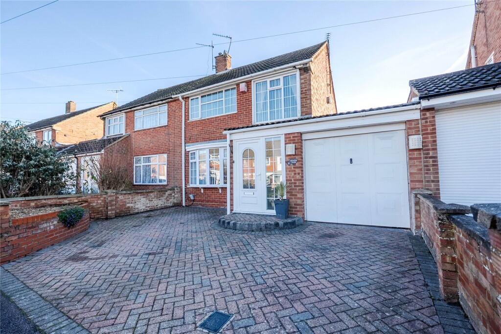 Main image of property: Buckwood Avenue, Dunstable, Bedfordshire, LU5