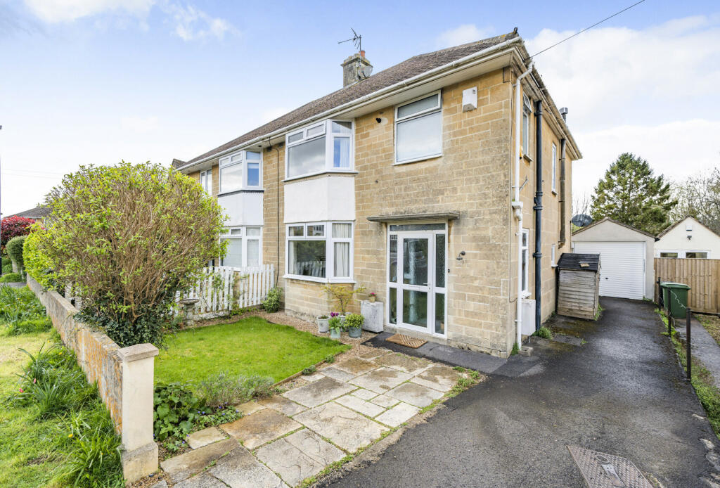 3 bedroom semidetached house for sale in Hansford Square, BATH