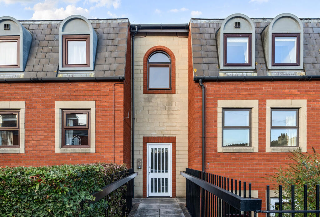 Main image of property: Summerlays Court, Bath, Somerset, BA2