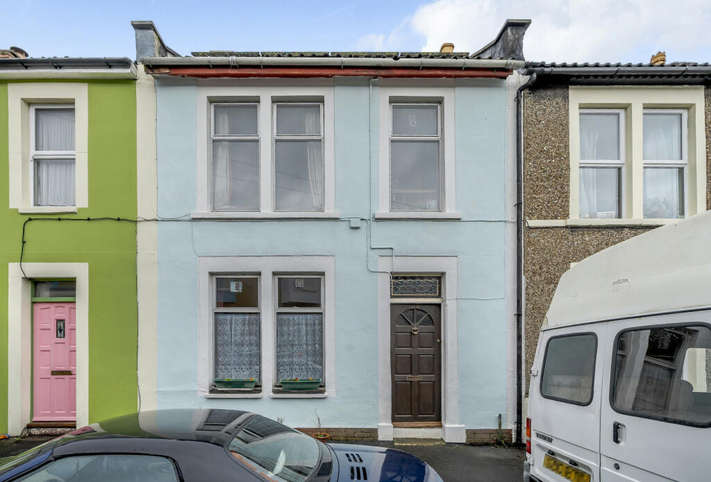 2 bedroom terraced house for sale in Narroways Road, Bristol, Somerset, BS2