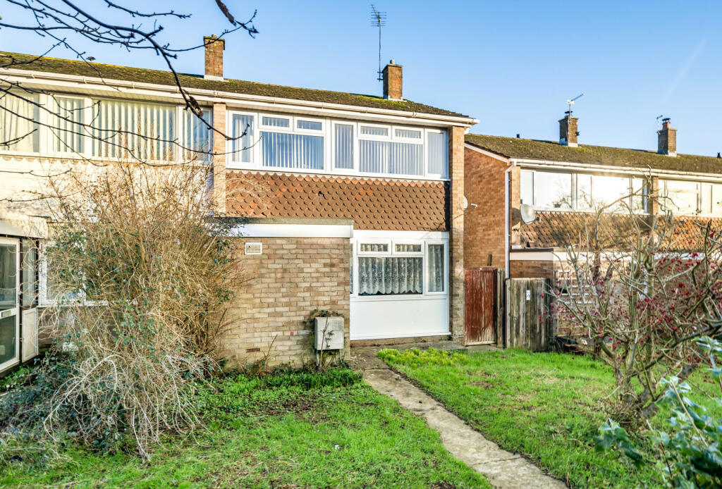 3 bedroom end of terrace house for sale in Hawthorn Close, Pucklechurch, Bristol, South