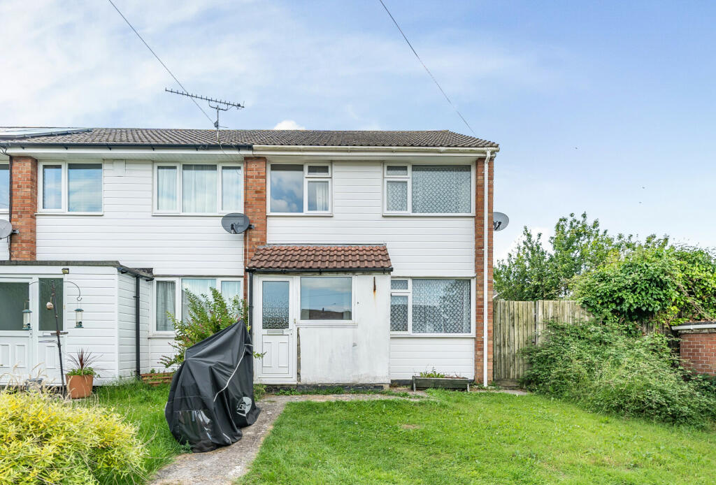 3 bedroom end of terrace house for sale in Maple Walk, Pucklechurch, Bristol, Gloucestershire, BS16