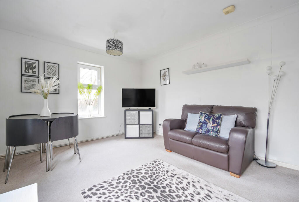 Additional property image - Cleeve Lodge Close, Bristol, Gloucestershire, BS16