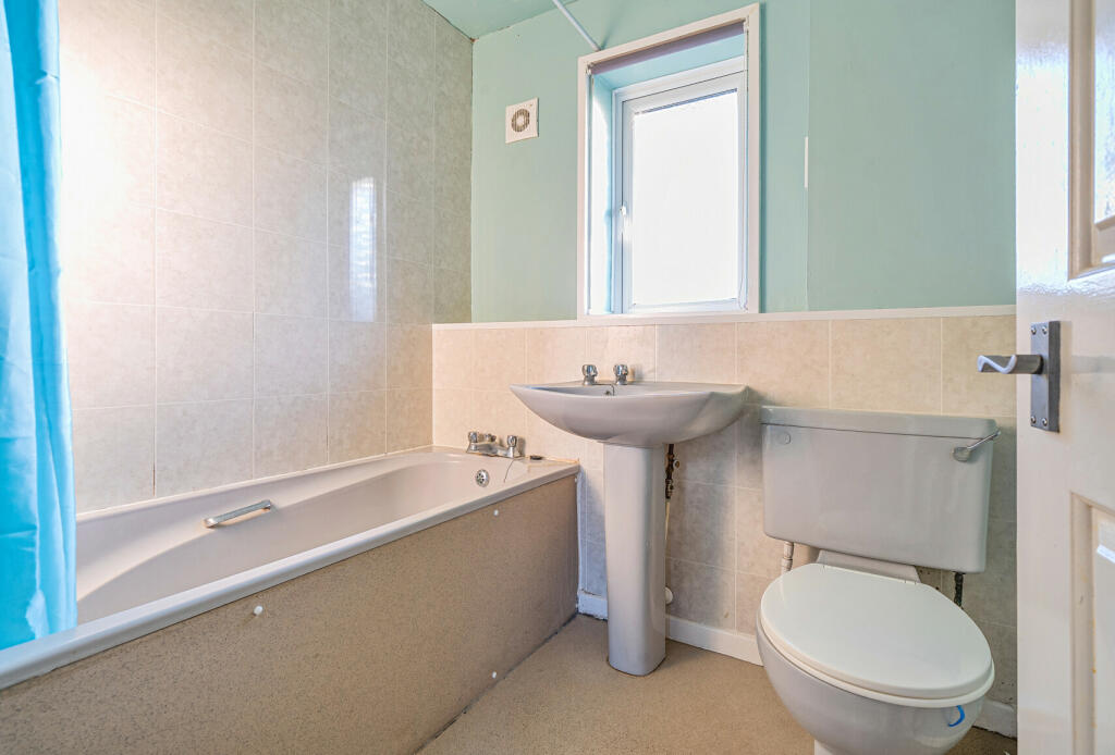 Additional property image - Field View Drive, Downend, Bristol, South Gloucestershire, BS16