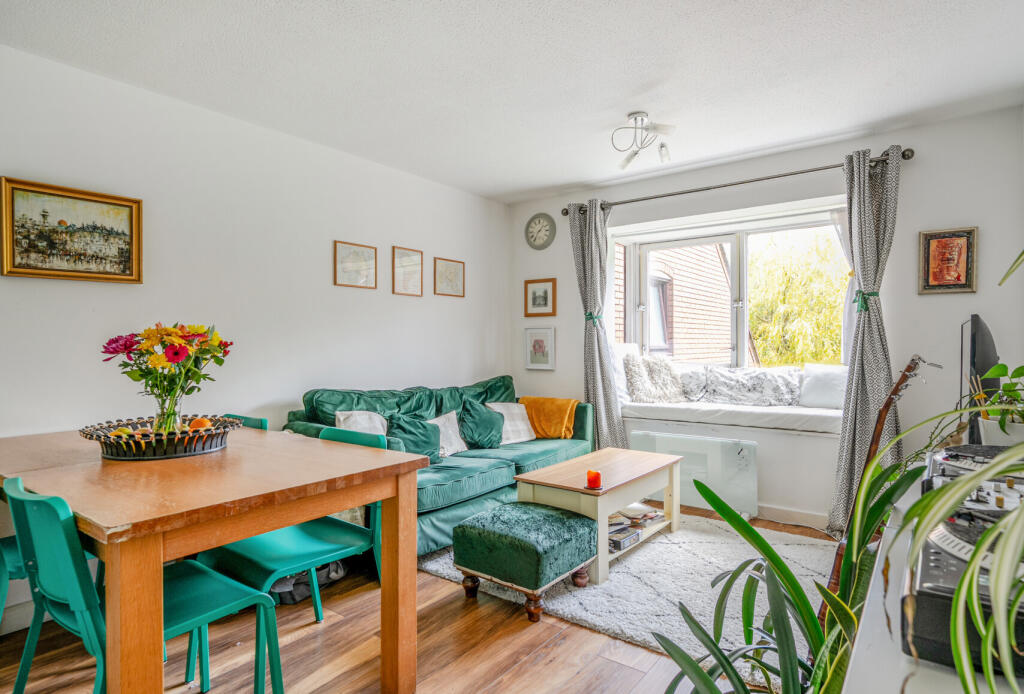 Main image of property: Marina Gardens, Fishponds, Bristol, BS16