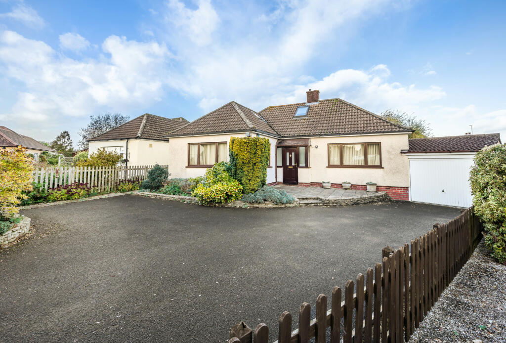 3 bedroom bungalow for sale in Derwent Grove, Keynsham, BS31