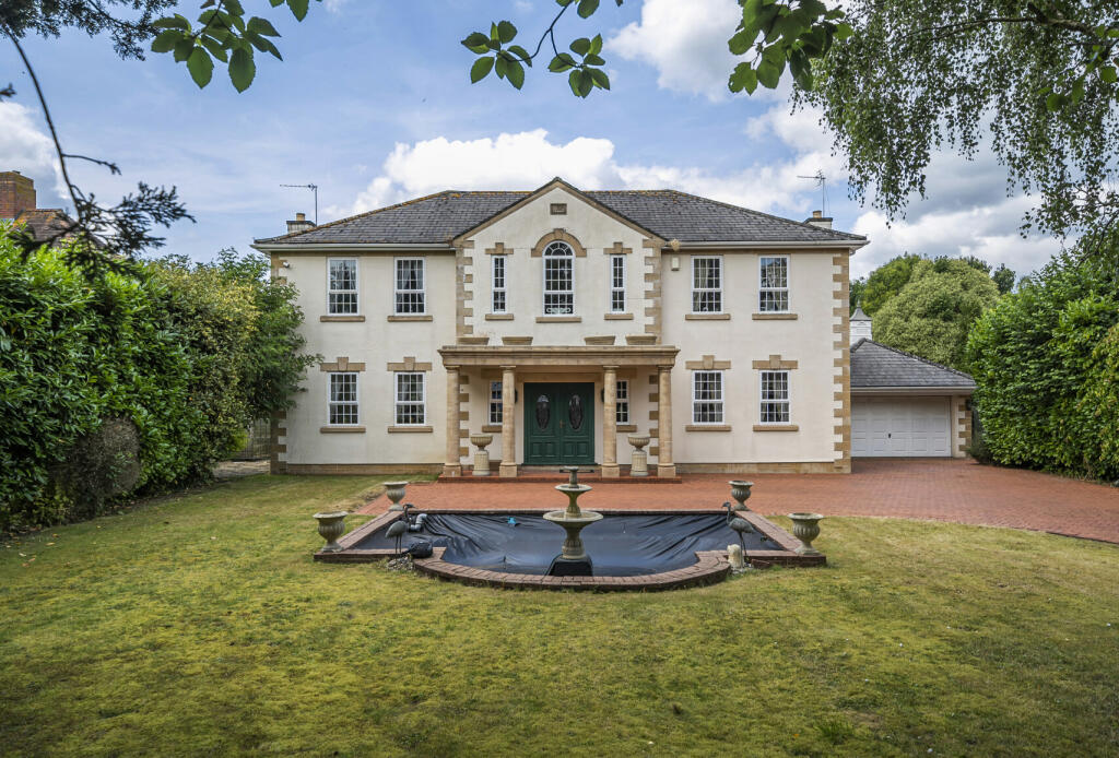 5 bedroom detached house for sale in Grange Road, Saltford, Bristol