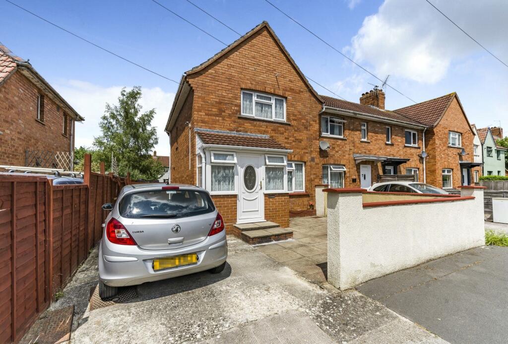 3 bedroom semidetached house for sale in Knighton Road, Bristol