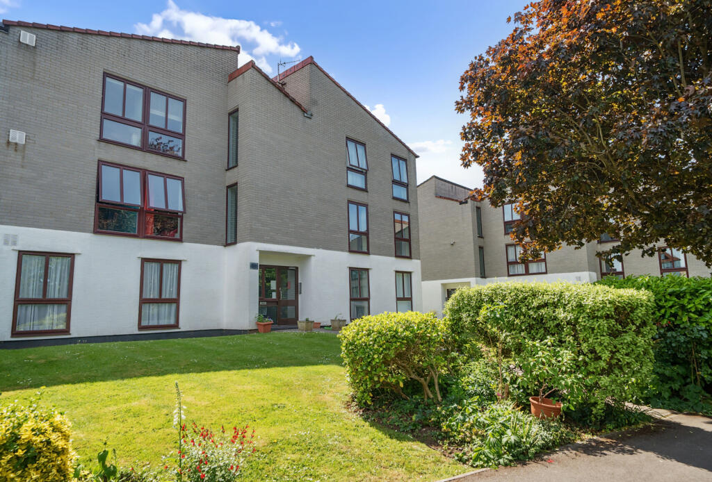 Main image of property: Flat 6, Southfield Court Southfield Road, Westbury-on-Trym, Bristol, Somerset, BS9
