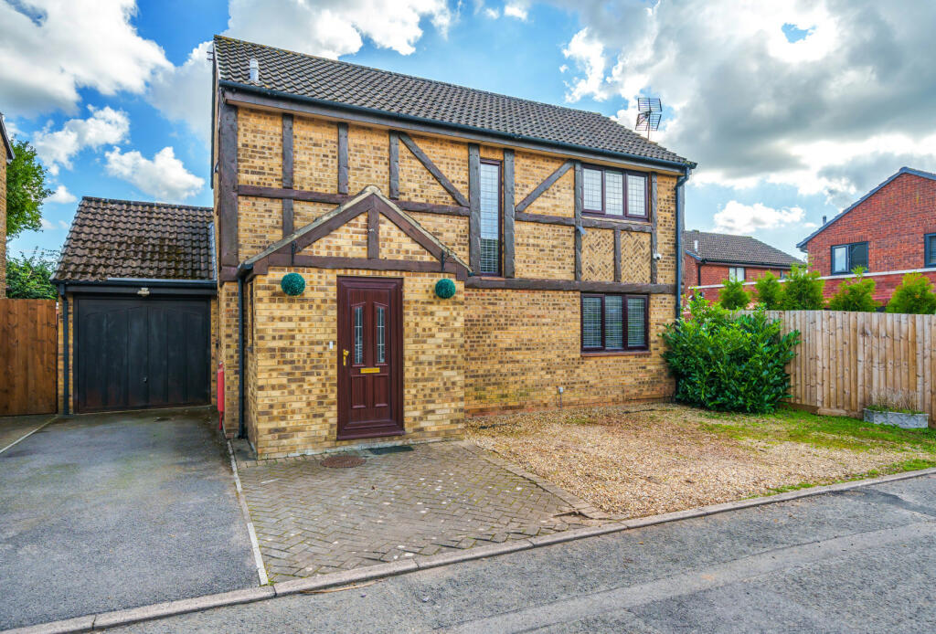 4 bedroom detached house for sale in Hampden Close, Yate, Bristol