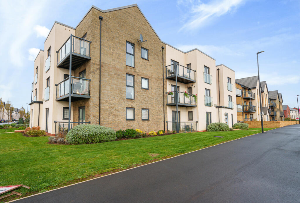 2 bedroom apartment for sale in Dowsell Way, Yate, Bristol