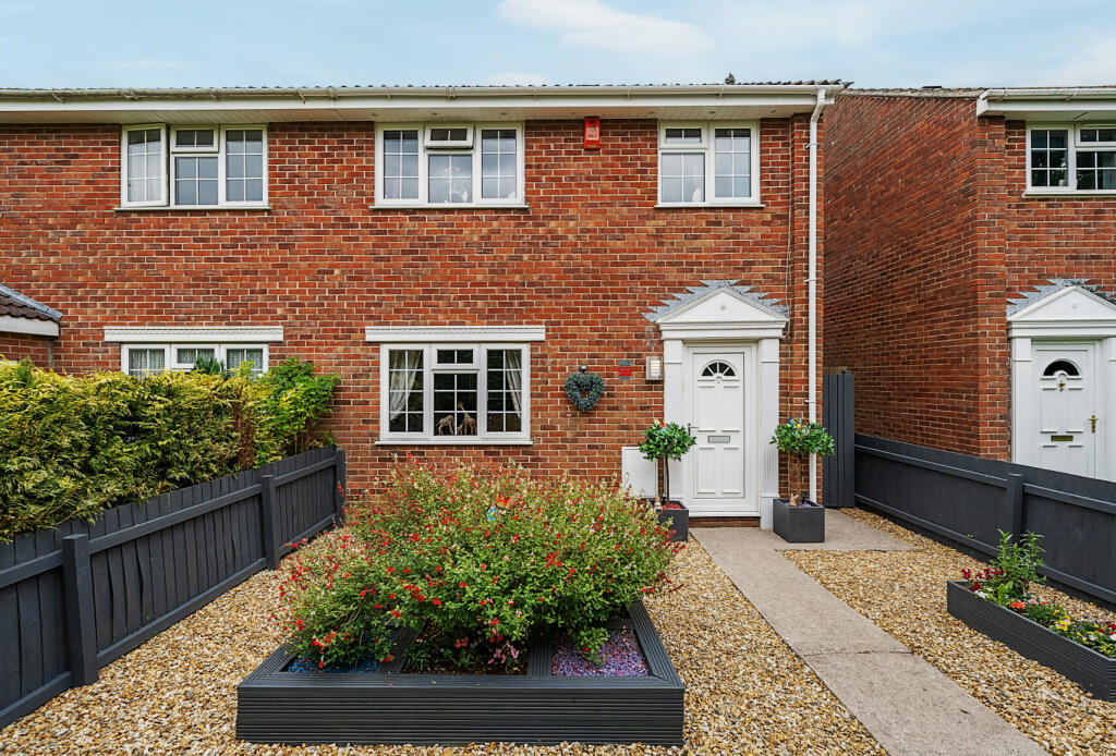 3 bedroom semidetached house for sale in Brockworth, Yate, Bristol