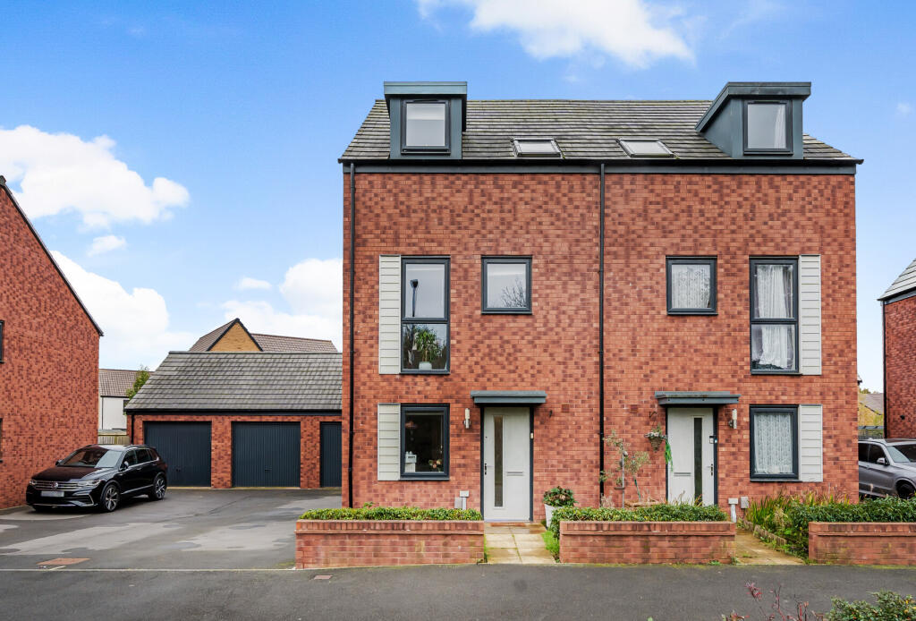 Main image of property: Leechpool Way, Yate, Bristol, Gloucestershire, BS37
