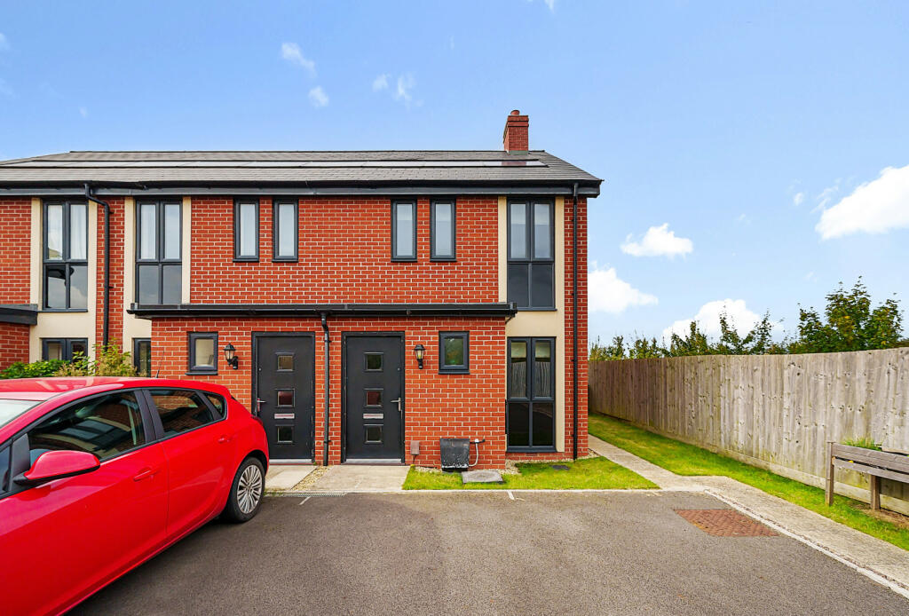 2 bedroom end of terrace house for sale in Moonstone Grove,