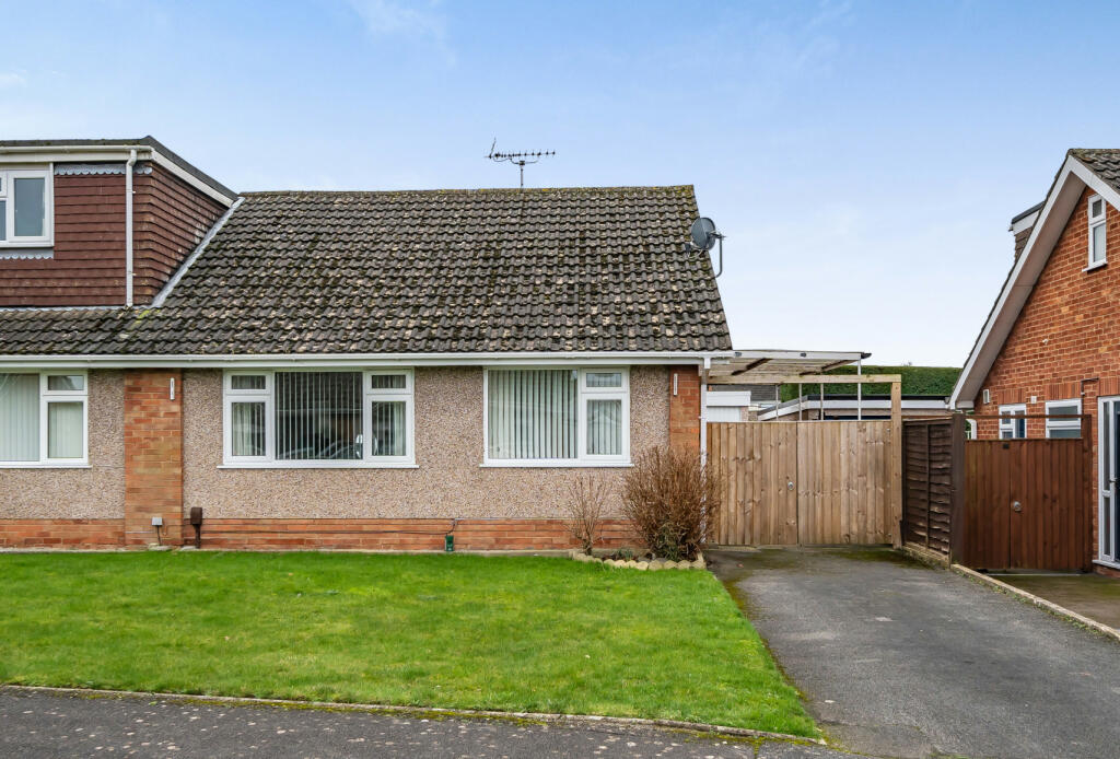 2 bedroom bungalow for sale in Selborne Road, Cleeve