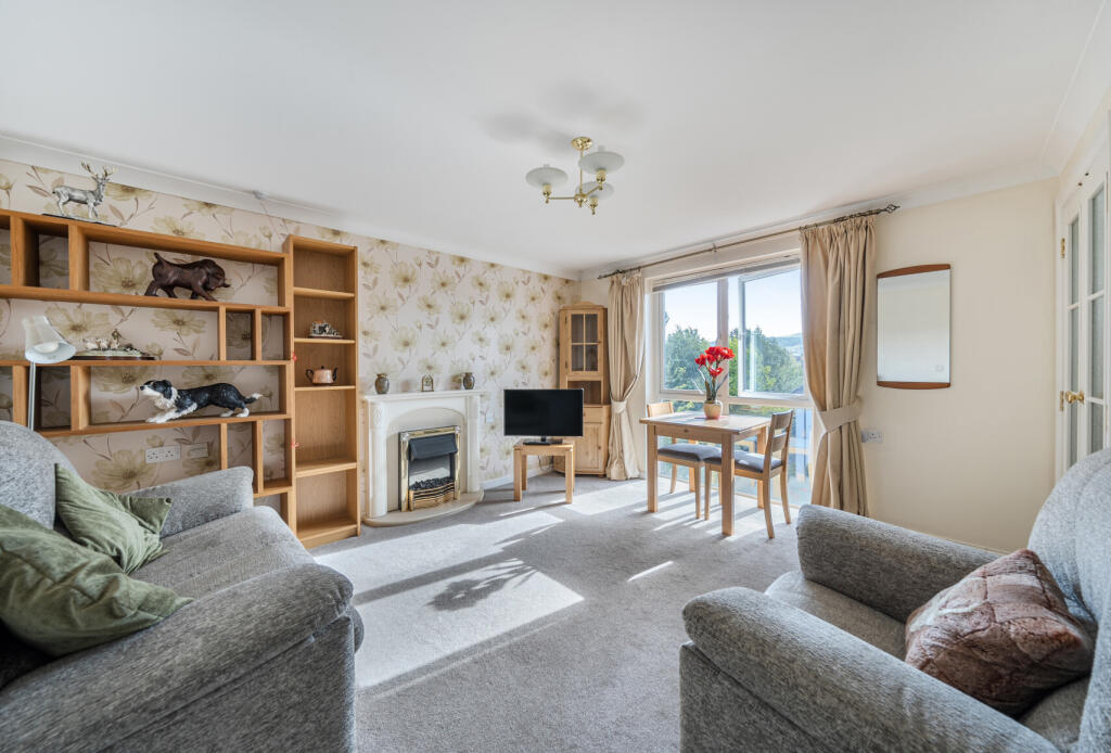 Main image of property: Cheltenham Road, Bishops Cleeve, Cheltenham, Gloucestershire, GL52