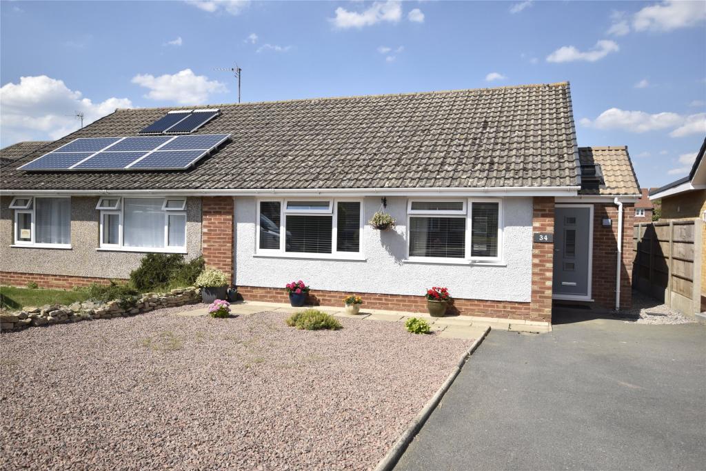 2 bedroom bungalow for sale in Wellbrook Road, Cleeve